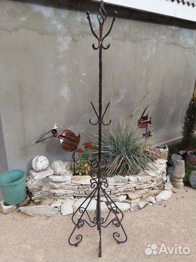 Кованная вешалка напольная