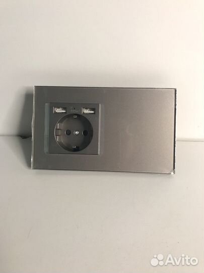 Розетка с 2 USB-порта