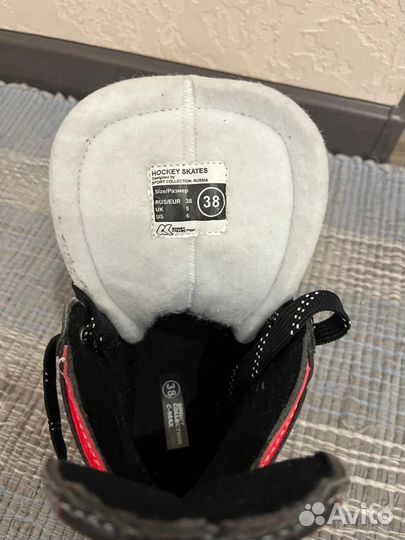 Коньки хоккейные