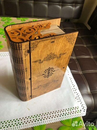 Деревянная шкатулка