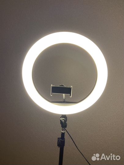 Кольцевая лампа со штативом