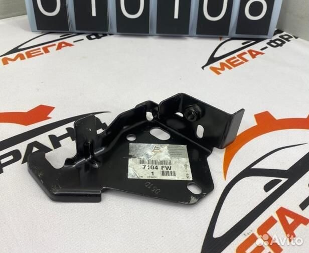 Крепление радиатора переднее правое Peugeot 308 SW