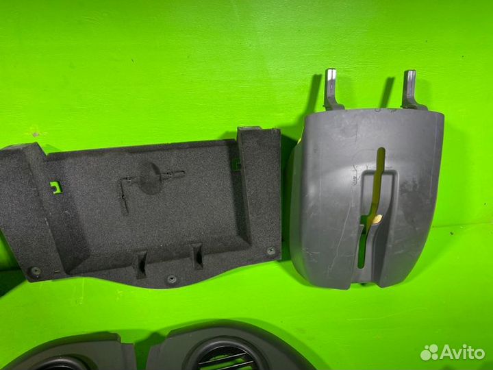 Пластик салона Volkswagen Touareg 3.2 BKJ 2004