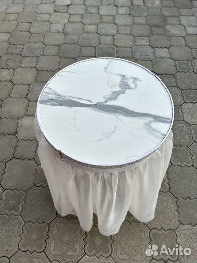 Выкатной столик для свадебного торта