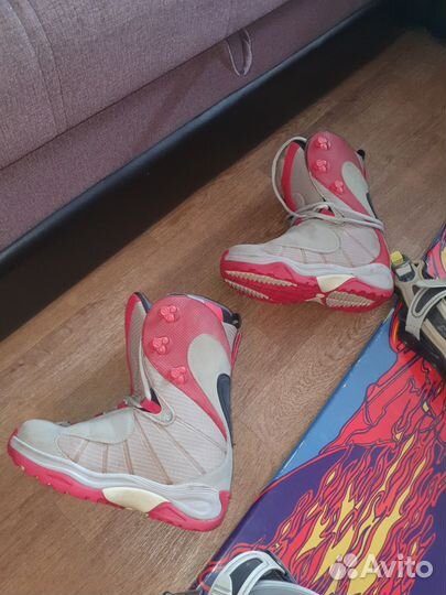 Сноуборд с ботинками