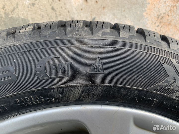 Nokian Tyres Hakkapeliitta 8 225/50 R17 на дисках