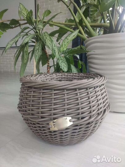 Кашпо из искусственного ротанга