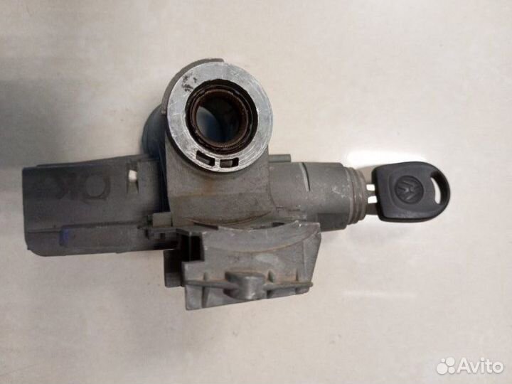 Замок зажигания Volkswagen Sharan 7M8 AJH 1999