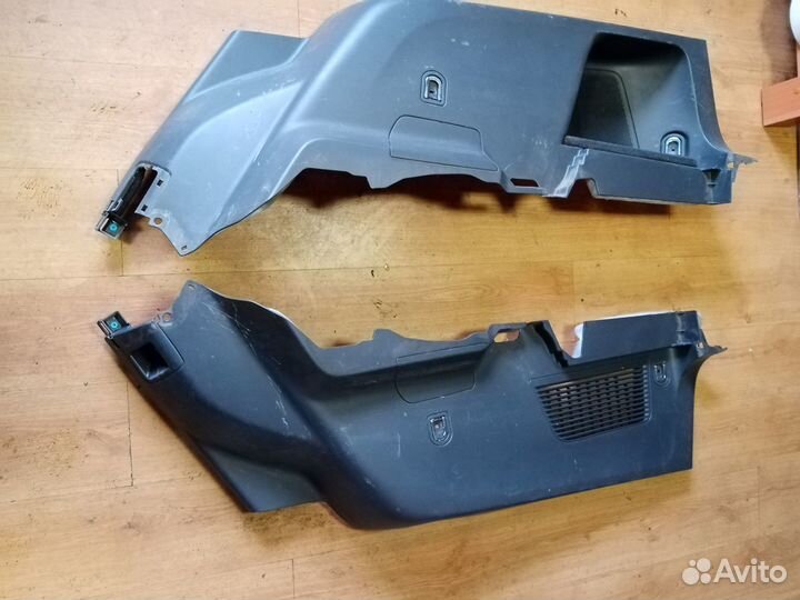 Обшивка багажника Субару трибека 08г левая