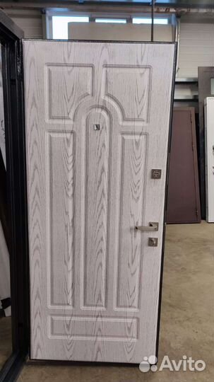 Дверь входная металлическая новая
