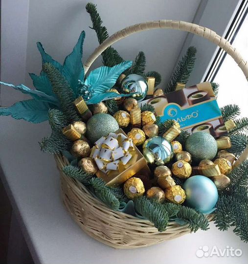 Новогодние корзины и букеты