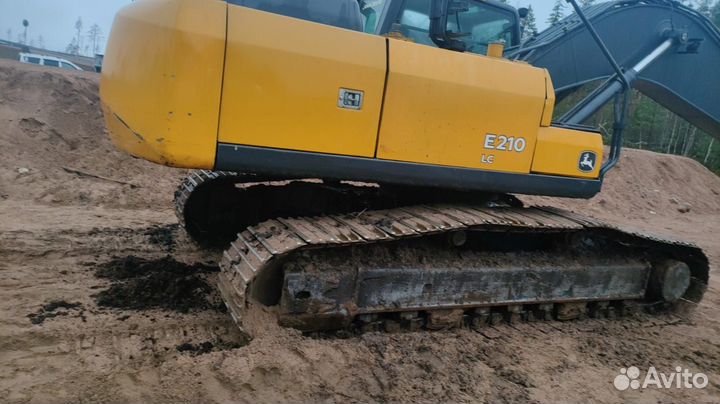 Гусеничный экскаватор John Deere E210 LC, 2013