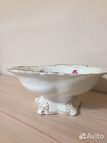 Ваза для фруктов на ножке