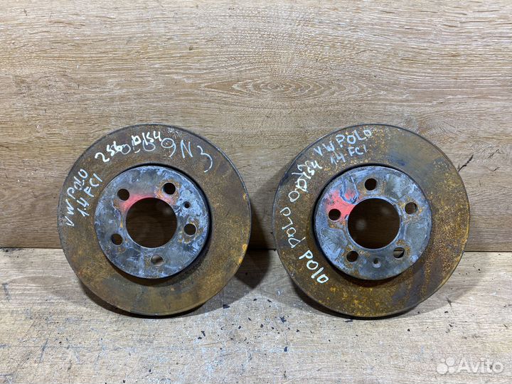 Комплект передних тормозных дисков VW Polo 4 D154