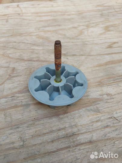 Крепление запаски Toyota Prius 2 NHW20 51931-21030