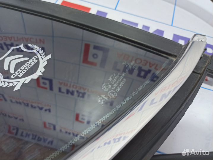 Стекло двери задней правой (форточка) Citroen C 4
