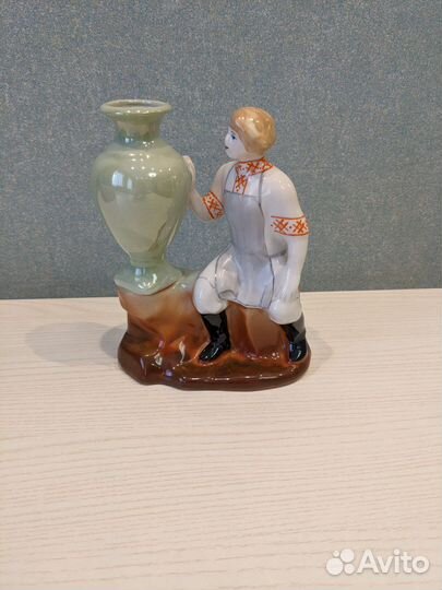 Статуэтка фарфор