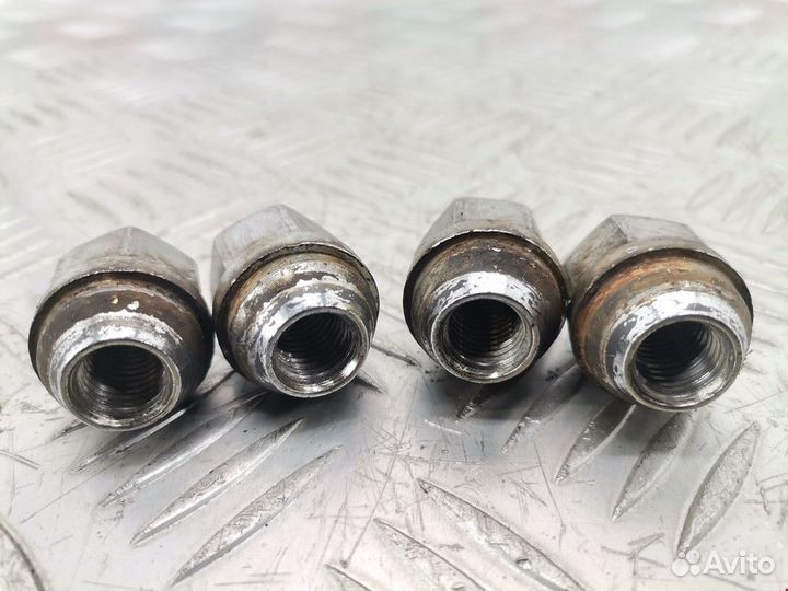 Болт Hyundai Getz рест. 2007 6L2Z1012BA