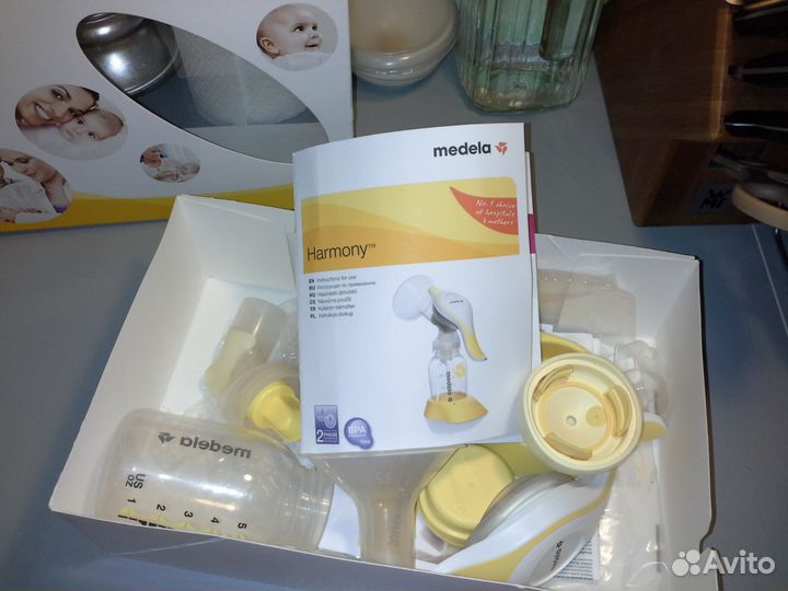 Ручной двухфазный молокоотсос medela и смартсоска