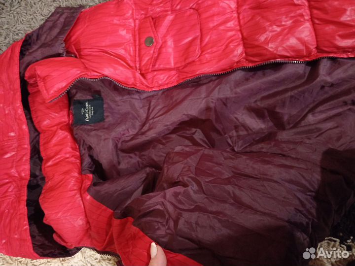 Жилетка женская утепленная с капюшоном