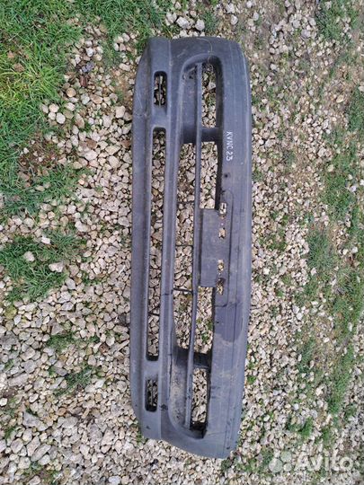 Бампер передний на Nissan Serena c23