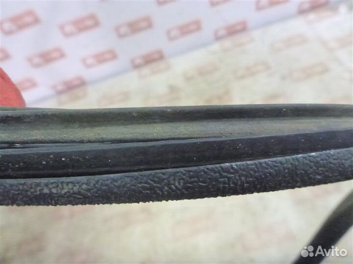 Уплотнительная резинка стекла задняя правая