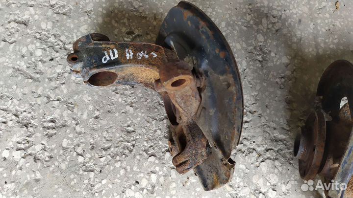 Поворотный кулак передний Вольво s80 2е поколение