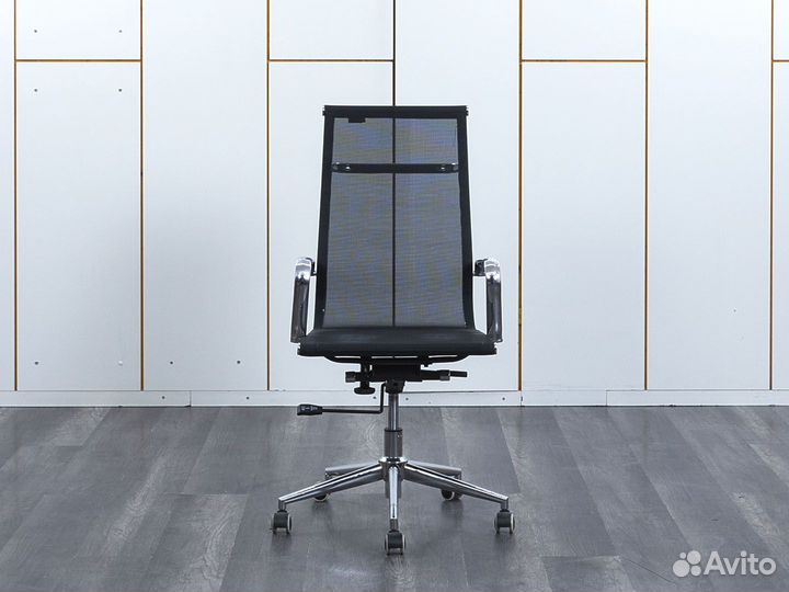 Офисное кресло