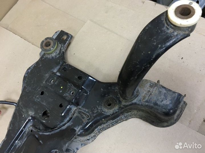 Балка подрамника Ford Focus 2