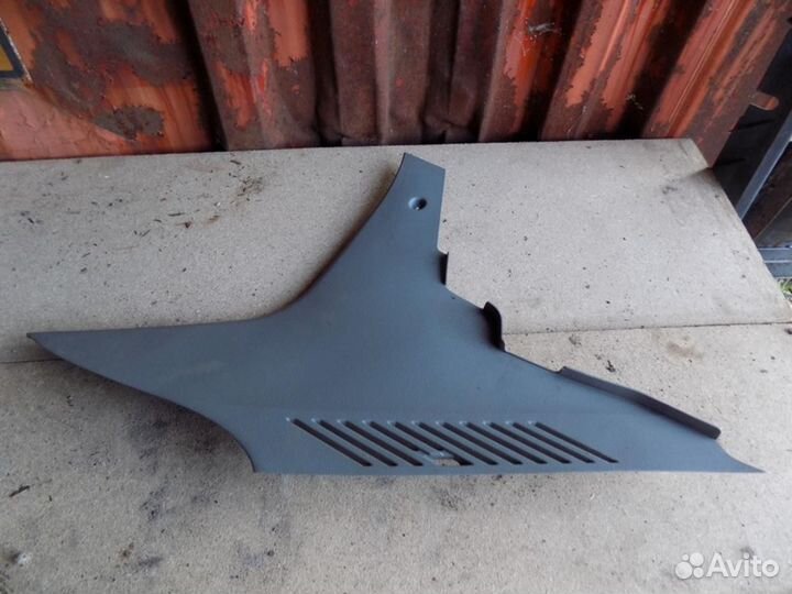 Обшивка стойки Logan 2005-2014