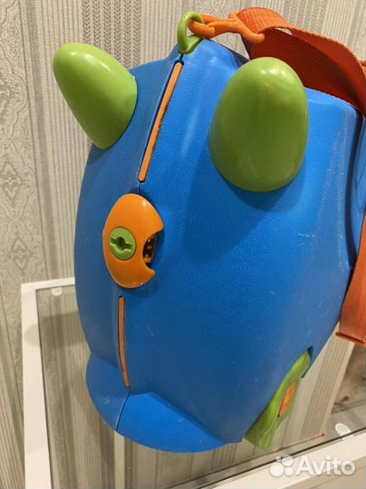 Детский чемодан на колесах trunki
