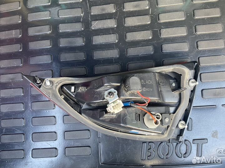 Фонарь задний левый внутренний Hyundai elantra 5