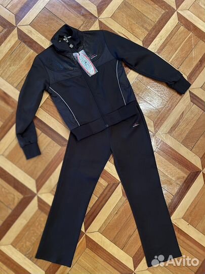 Продается спортивный костюм на девочку