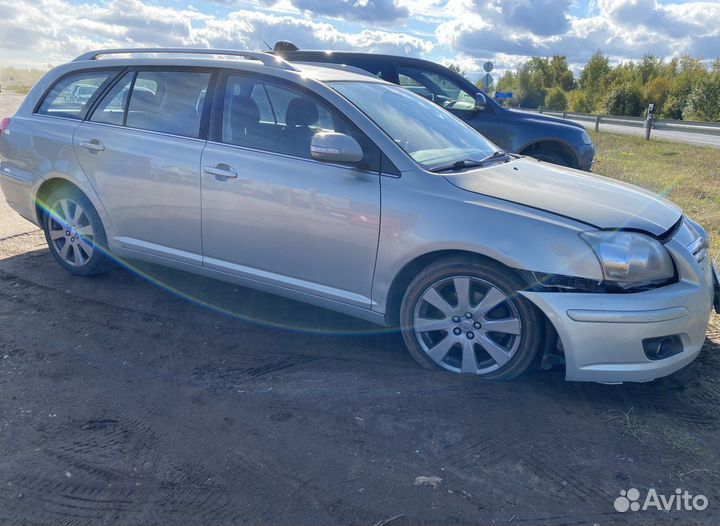 Разбор Toyota Avensis 2 (Капот бампер дверь крыло)