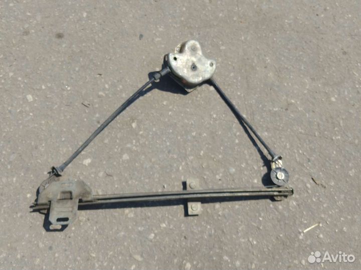 Стеклоподъемник ваз 2110механический правый