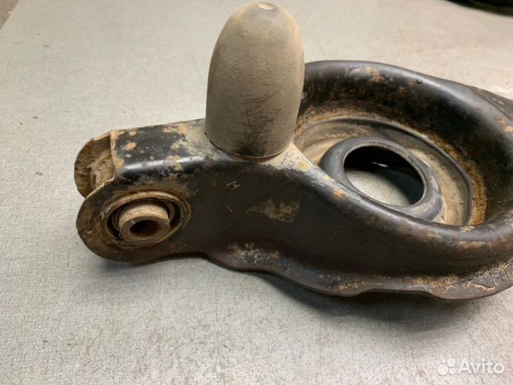 Поперечный рычаг задний правый Ford Focus 2 седан