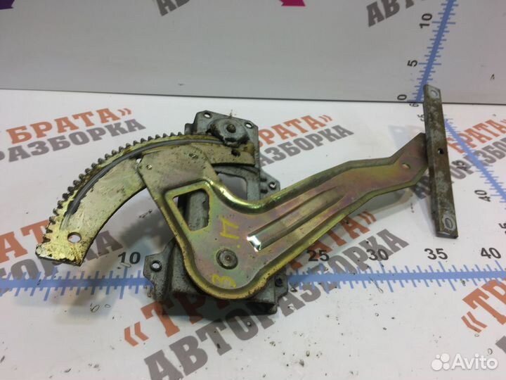 Стеклоподъемник задний правый (механический)