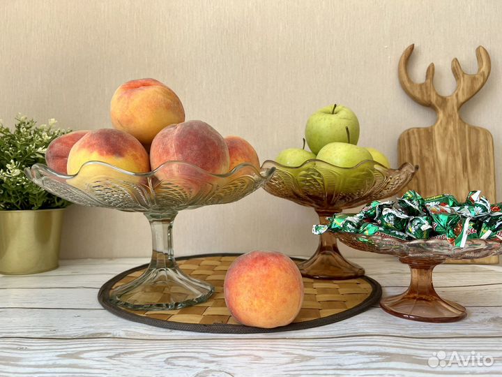Ваза для фруктов на ножке цветное стекло СССР