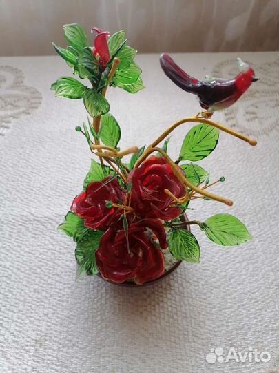 Стеклянный цветок в горшке