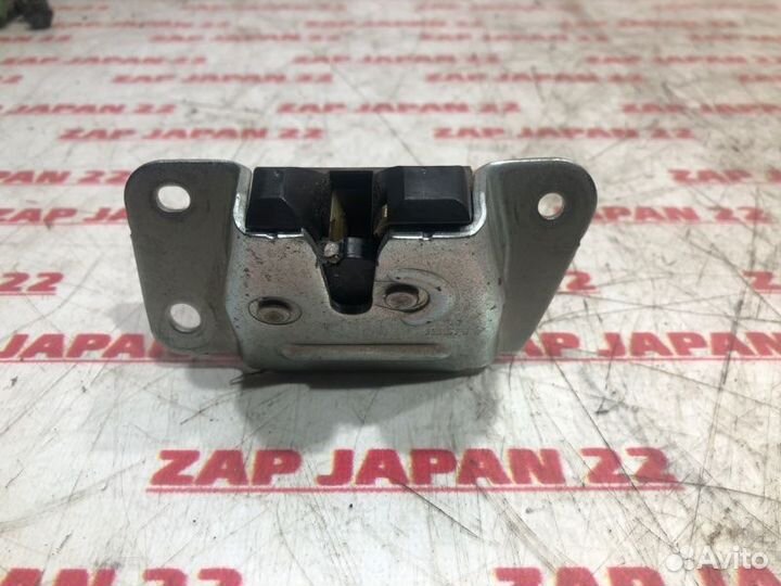 Замок двери багажника Mitsubishi Airtrek CU5W 4G69