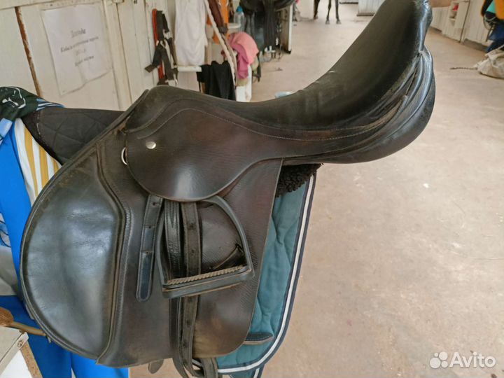 Седла разные выездка конкур троеборное