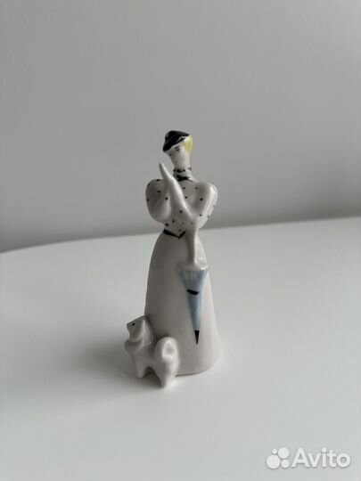 Фарфоровая статуэтка 