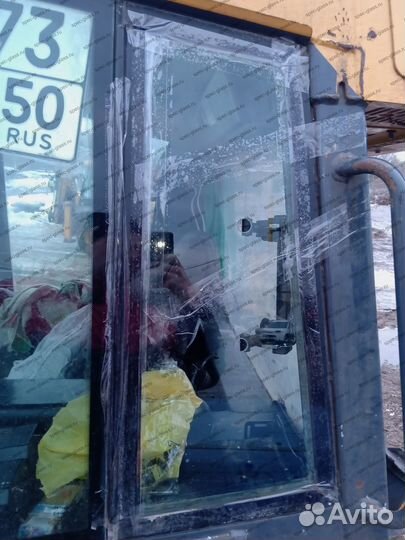 Стекло кабины New Holland E135SR