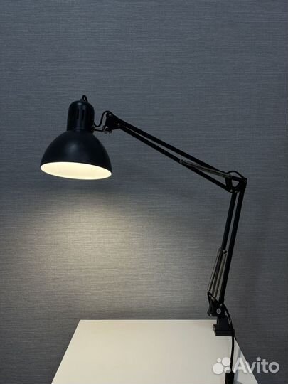 Лампа настольная на струбцине