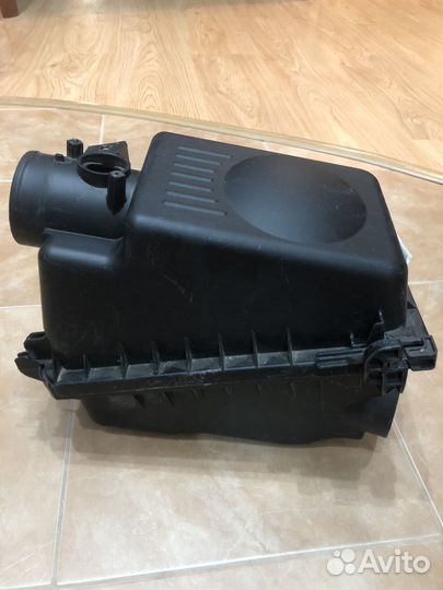 Корпус воздушного фильтра toyota avensis