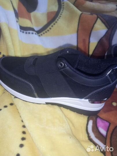 Кроссовки женские новые 39 р