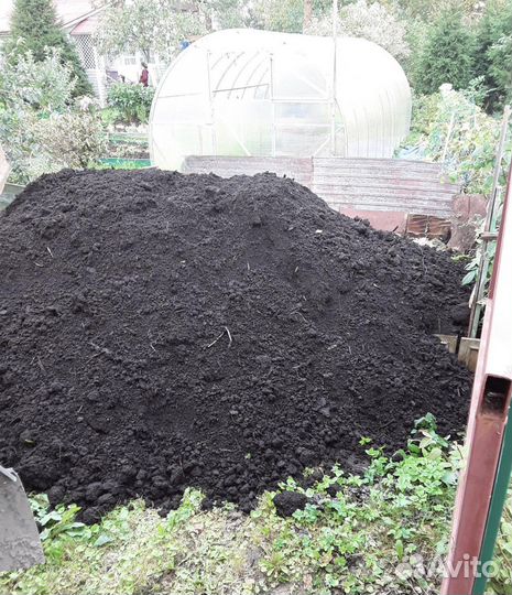 Чернозем в мешках и перегнойной с навозом