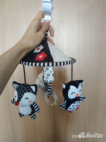 Чёрно-белый мобиль на коляску/кроватку