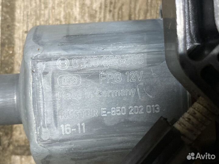 Стеклоподъемник электрический задний левый