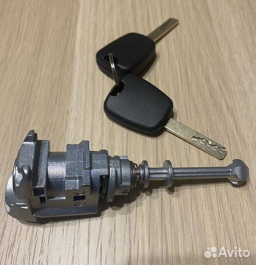 Личинка замка двери Citroen C4 Berlingo Partner